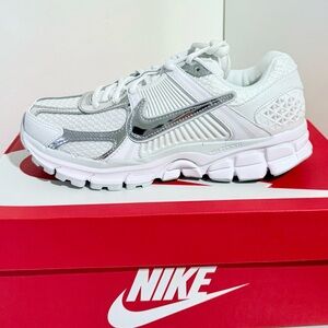 Nike Zoom Vomero 5 in White and Silver